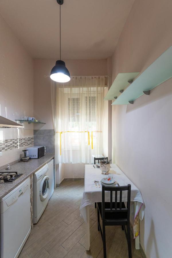 Vercelli Guest House Near San Giovanni ローマ エクステリア 写真