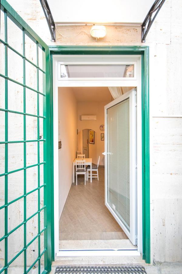 Vercelli Guest House Near San Giovanni ローマ エクステリア 写真