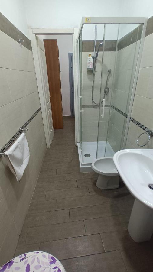 Vercelli Guest House Near San Giovanni ローマ エクステリア 写真